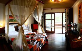 Hotel Club Du Lac Tanganyika  5*